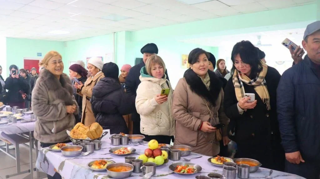 Армия аналардың көзімен: Ашық есік күнінде әскери бөлімдерге 4000-нан астам адам келді