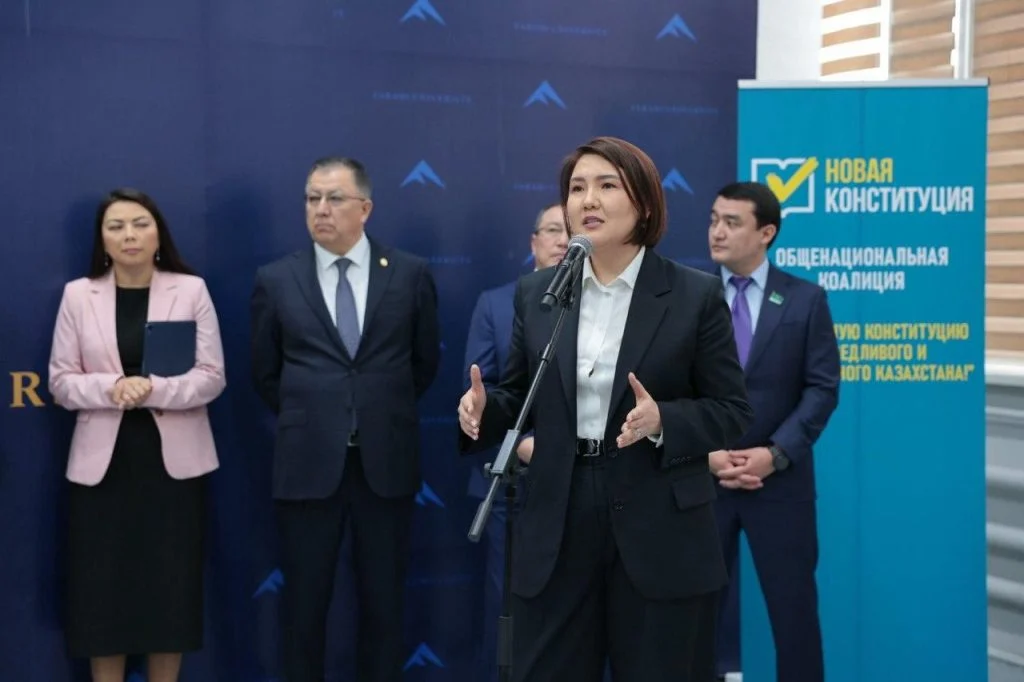 ҚазҰУ-да жаңа Конституция жобасы талқыланды: ғылым, ЖИ және цифрлық құқықтар – жастар талқысында