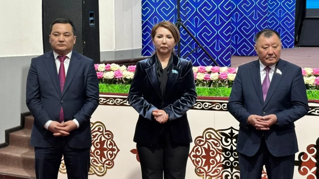 Коалиция мүшелері Тасбөгет кенті тұрғындарымен кездесіп, Конституция жобасын талқылады