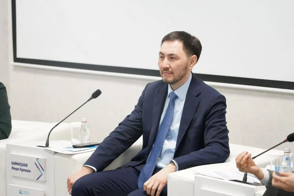 ҚСЗИ-де жас сарапшылар Конституциялық комиссия мүшелерімен бірге жаңа Конституция жобасының негізгі жаңашылдықтарын талқылады