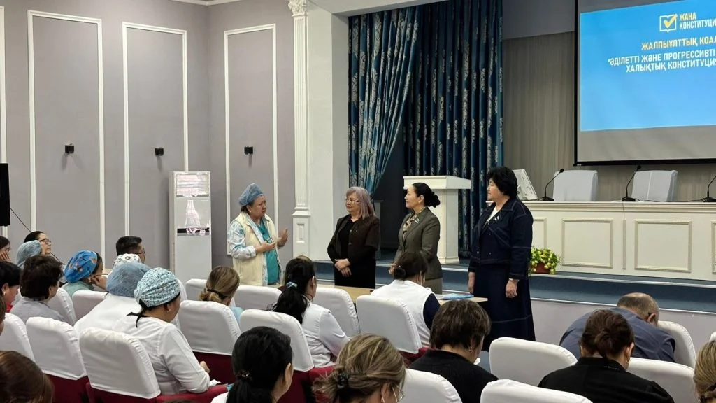 «Ана мен бала» орталығы ұжымына Ата Заң жобасындағы өзгерістер талқыланды