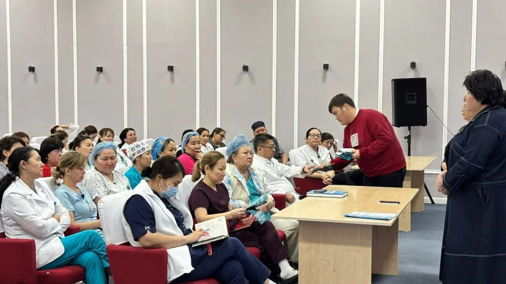 «Ана мен бала» орталығы ұжымына Ата Заң жобасындағы өзгерістер талқыланды