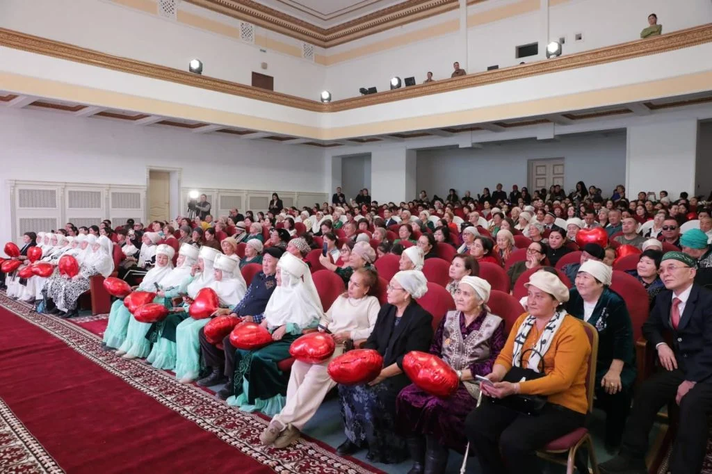 «Әйел – тіршіліктің тұмары» атты мерекелік кеш өтті