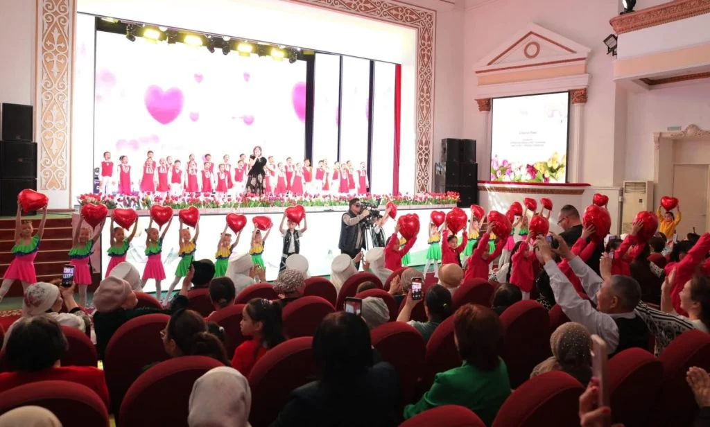 «Әйел – тіршіліктің тұмары» атты мерекелік кеш өтті