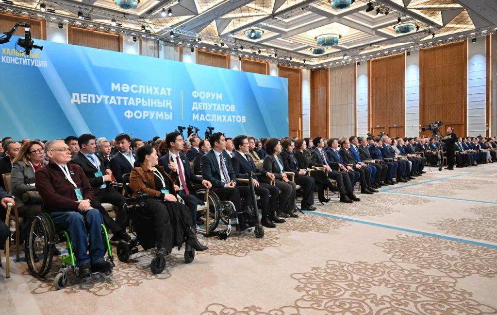 Тәуелсіздік сарайында Мемлекет басшысы Қасым-Жомарт Тоқаевтың қатысуымен барлық деңгейдегі мәслихат депутаттарының ІІІ республикалық форумы өтіп жатыр