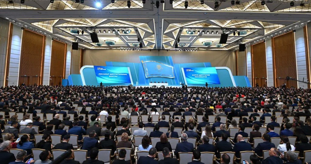 Тәуелсіздік сарайында Мемлекет басшысы Қасым-Жомарт Тоқаевтың қатысуымен барлық деңгейдегі мәслихат депутаттарының ІІІ республикалық форумы өтіп жатыр