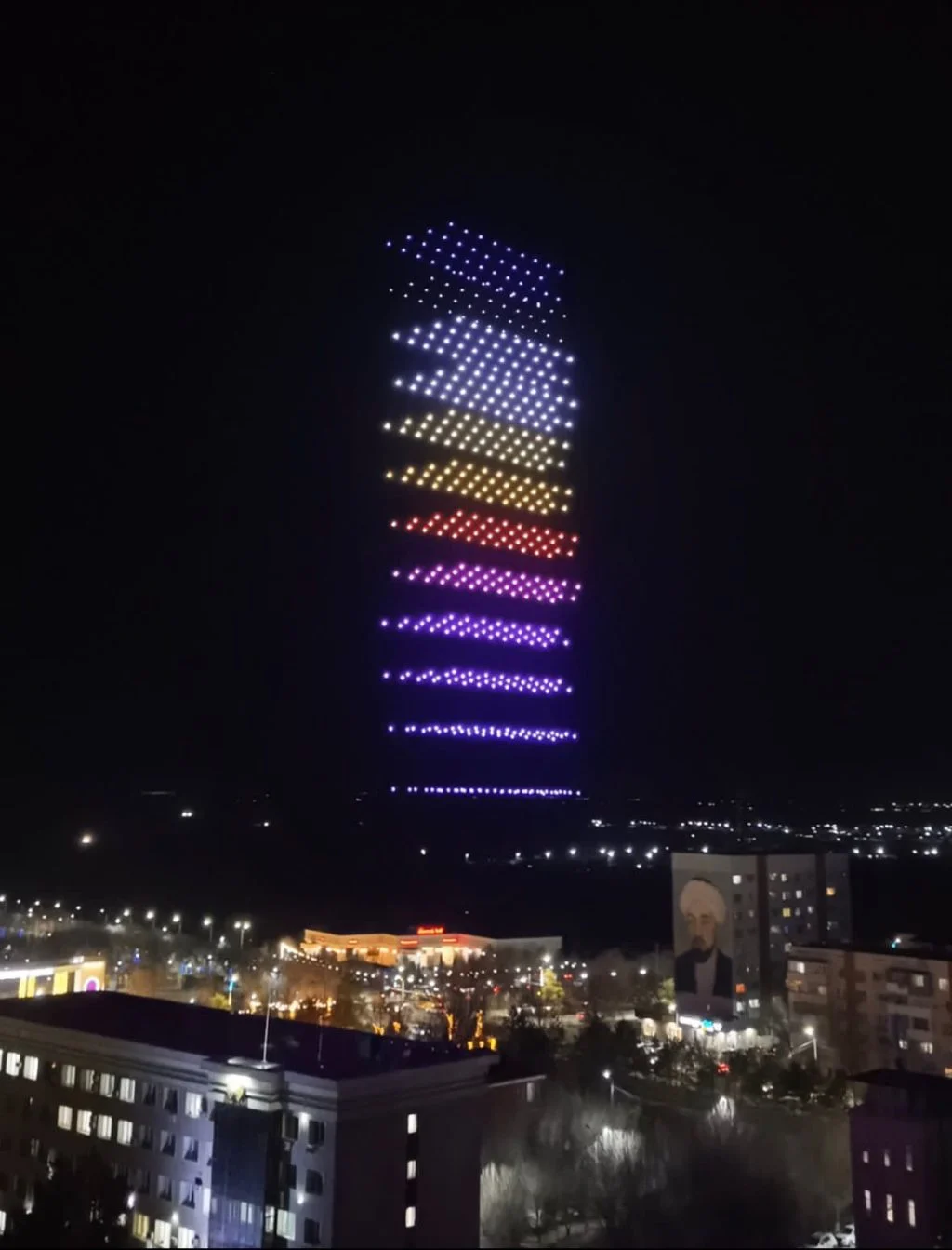 Қонаевтағы дрон-шоу: Қазақстан картасы, референдумға шақыру және Наурыз мерекесімен құттықтау