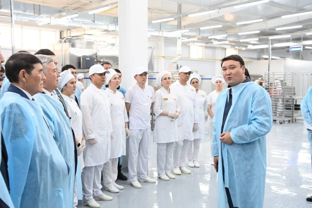 Сыр өңіріндегі сапарында Жалпұлттық коалиция өкілдері өңір кәсіпкерлері және көлік саласы өкілдерімен Конституция жобасы талқыланды