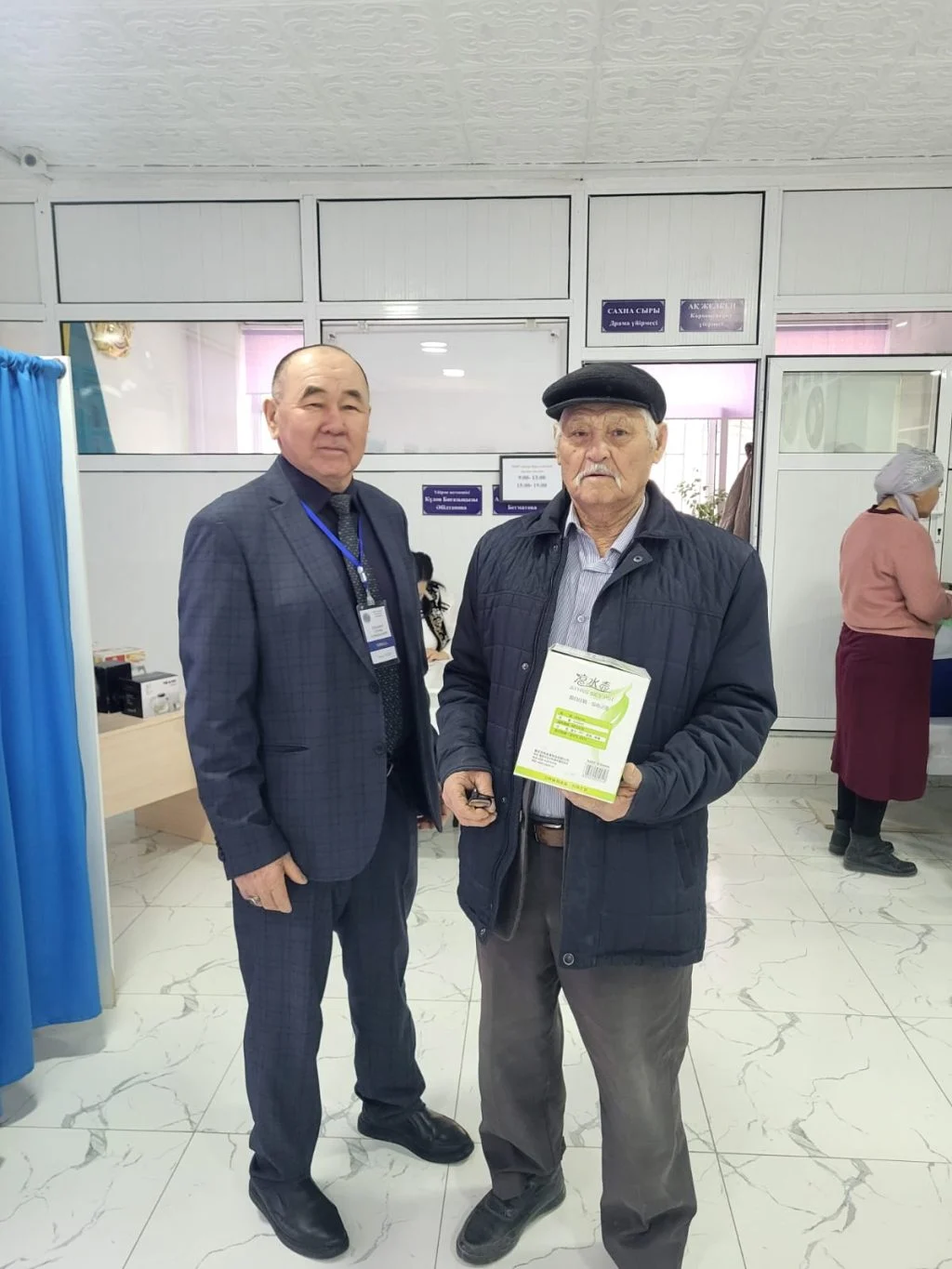 Референдум: Алғаш келген дауыс берушілерге сыйлықтар берілді