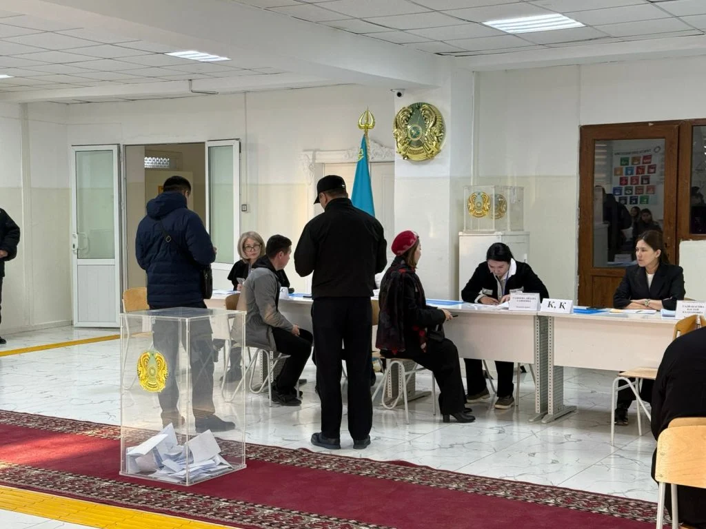 Референдум: Дауыс беру учаскелерінде ерекше белсенділік пен көтеріңкі көңіл-күй байқалды