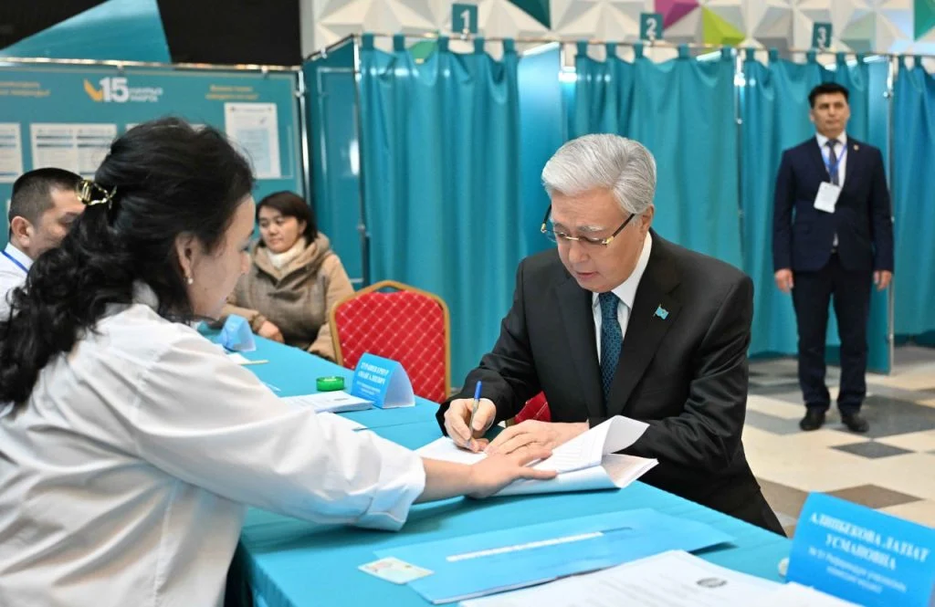 Президент Қасым-Жомарт Тоқаев республикалық референдумда дауыс берді