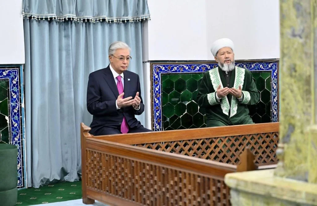 Президент Қасым-Жомарт Тоқаев Қожа Ахмет Ясауи кесенесіне зиярат етті