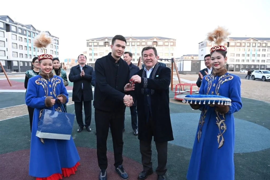 Депутаттар жаңа қоныс иелерін құттықтады