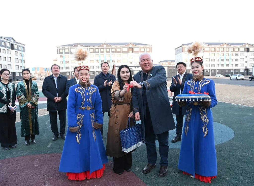 Депутаттар жаңа қоныс иелерін құттықтады