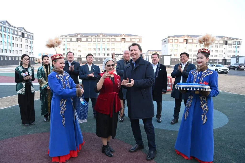 Депутаттар жаңа қоныс иелерін құттықтады