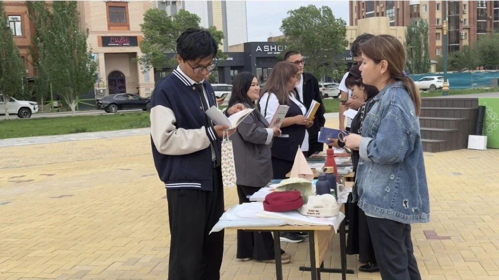 Кітапхана еріктілер алаңы