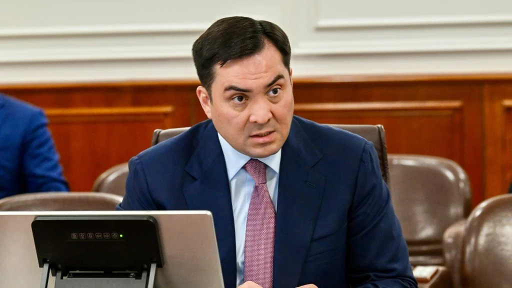 Олжас Бектенов Президент тапсырмаларын орындау аясында «Деректерді өңдеу орталықтары алқабы» жобасын жүзеге асыру жөнінде кеңес өткізді