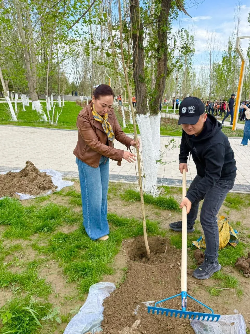 «Таза Қазақстан» аясында Президент паркінде кең көлемді сенбілік өтті