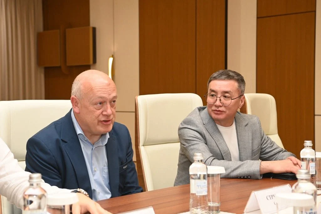 Аймақ басшысы УЕФА стадион инспекторымен кездесті