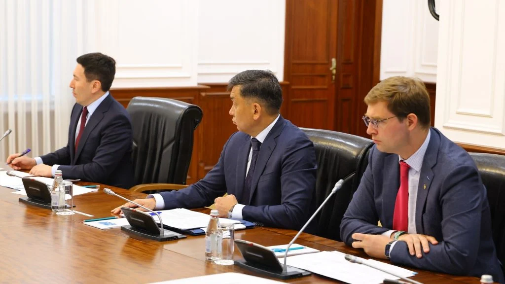 Олжас Бектенов Президенттің «Таза Қазақстан» бастамасын жүзеге асыру бойынша отырыс өткізді