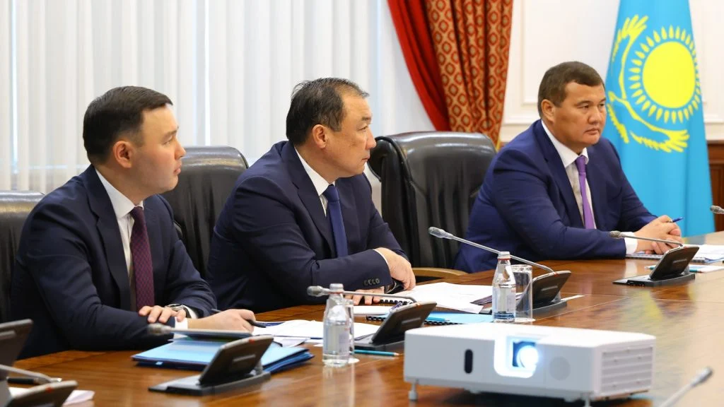 Олжас Бектенов Президенттің «Таза Қазақстан» бастамасын жүзеге асыру бойынша отырыс өткізді