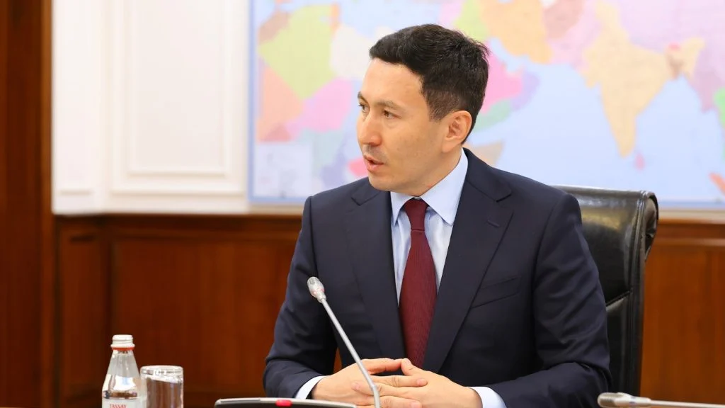 Олжас Бектенов Президенттің «Таза Қазақстан» бастамасын жүзеге асыру бойынша отырыс өткізді