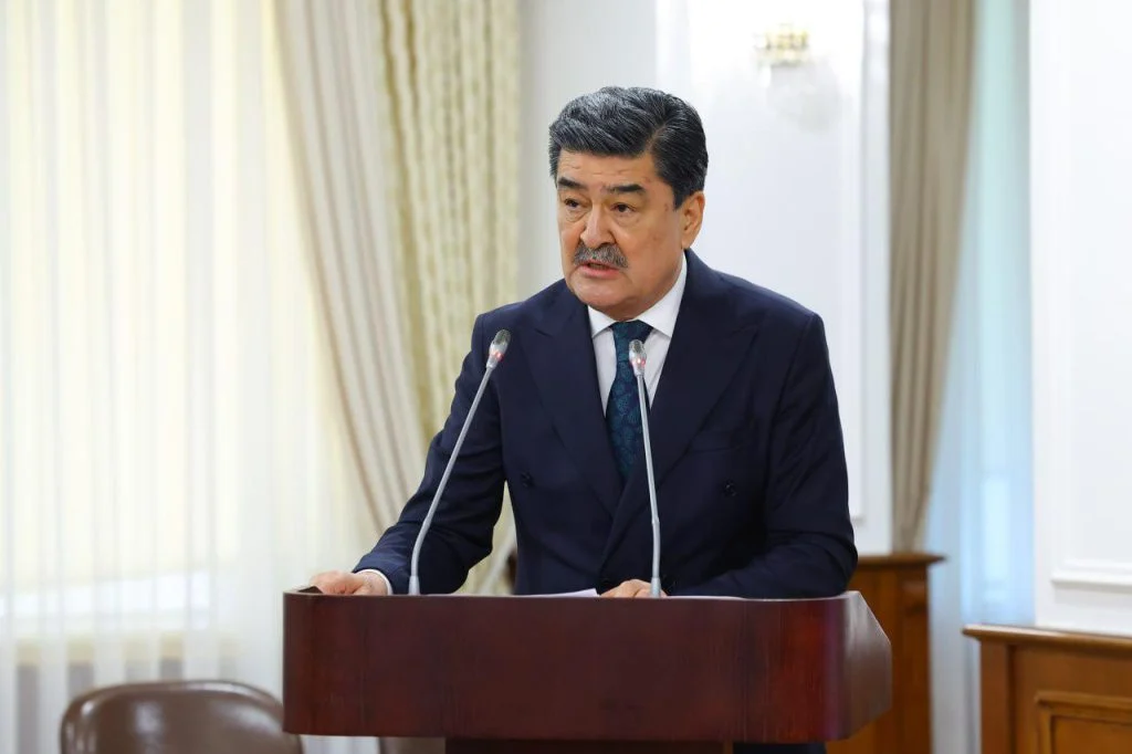 Олжас Бектенов көлік саласын дамыту мәселелері бойынша кеңес өткізді