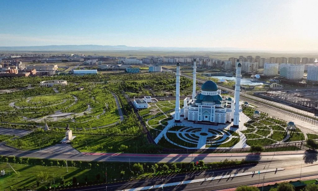 Қасым-Жомарт Тоқаев Өзбекстан Президенті Шавкат Мирзиёевпен бірге Түркістандағы жаңа мешітті аралап көрді