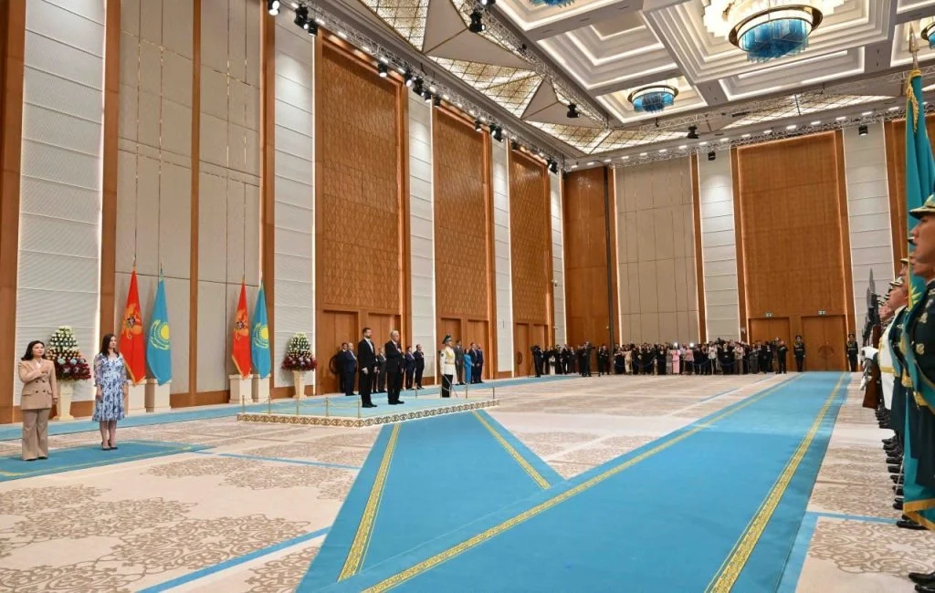Тәуелсіздік сарайында елімізге ресми сапармен келген Черногория Президентін қарсы алу рәсімі өтті