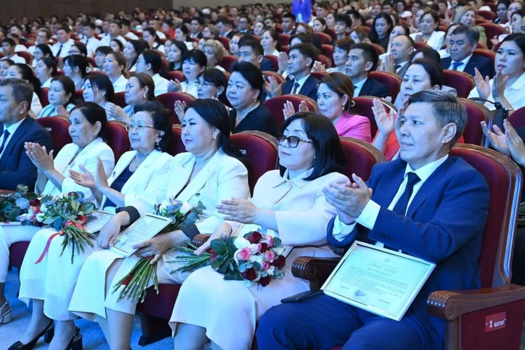Сот жүйесі қызметкерлерінің еңбегі бағаланды