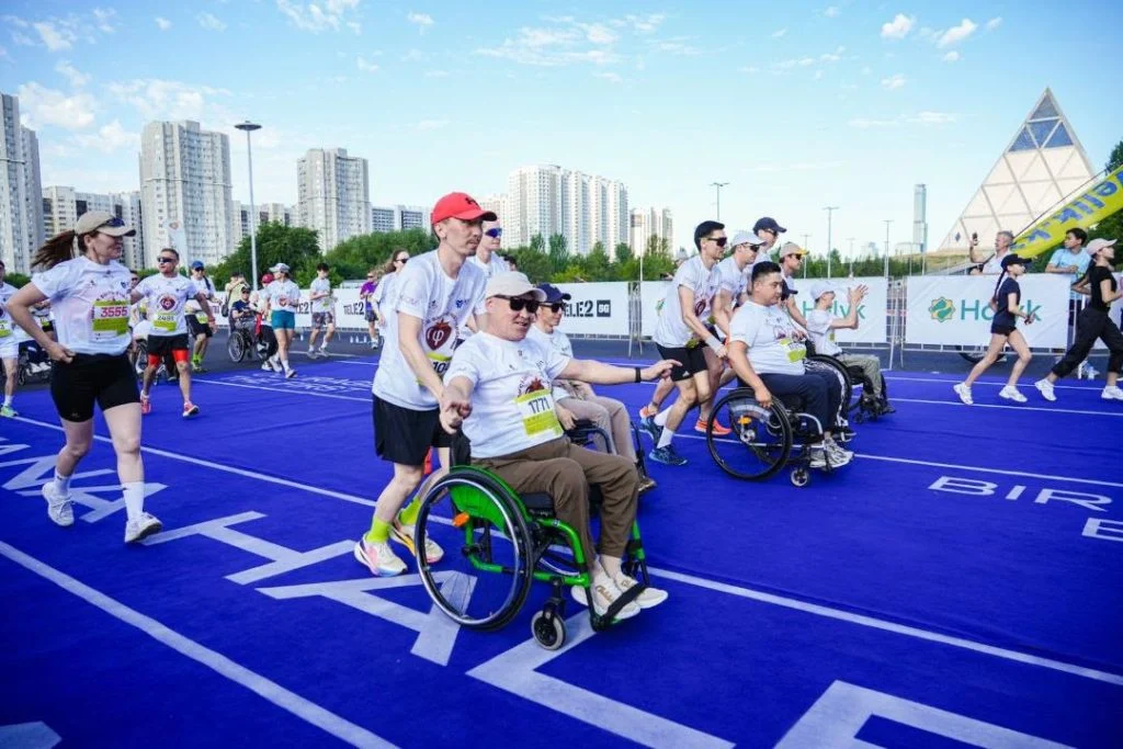 Параатлеттер Astana Half Marathon жарысына қатысты