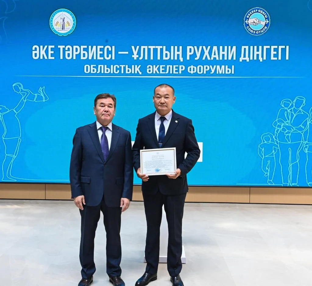 Үш бөлмелі пәтер еңбегімен үлгі болған әкеге табысталды