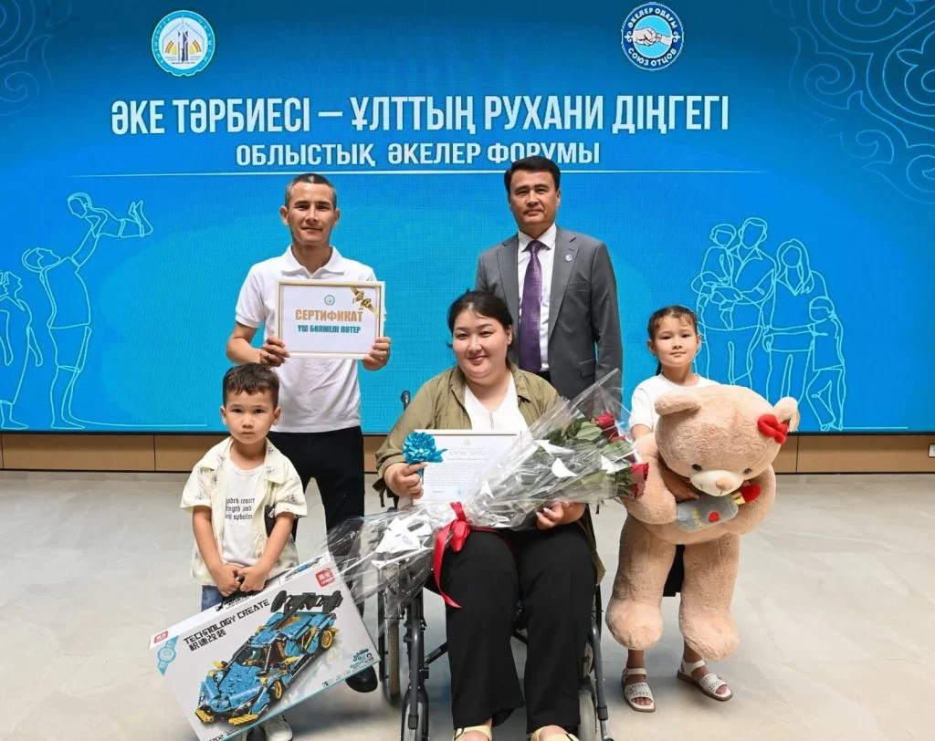 Үш бөлмелі пәтер еңбегімен үлгі болған әкеге табысталды