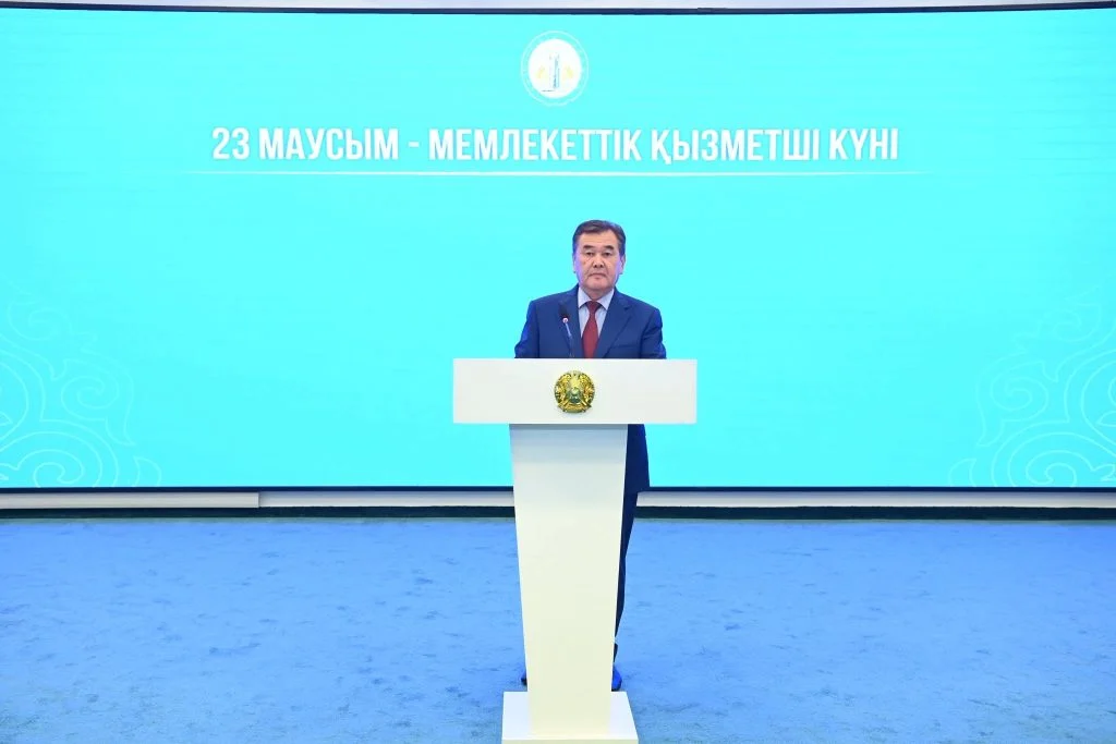 Мемлекеттік қызметші күні: Үздіктер марапатталып, жас мамандар ант қабылдады