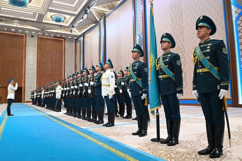 Тәуелсіздік сарайында елімізге ресми сапармен келген Грузия Премьер-министрін қарсы алу рәсімі өтті