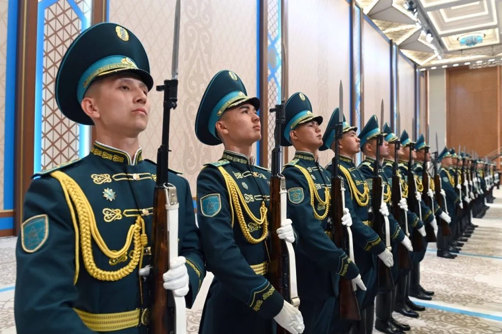 Тәуелсіздік сарайында елімізге ресми сапармен келген Грузия Премьер-министрін қарсы алу рәсімі өтті