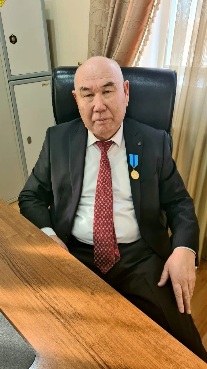 Зәулім ғимараттарда туған жерді түлеткен азаматтардың қолтаңбасы бар