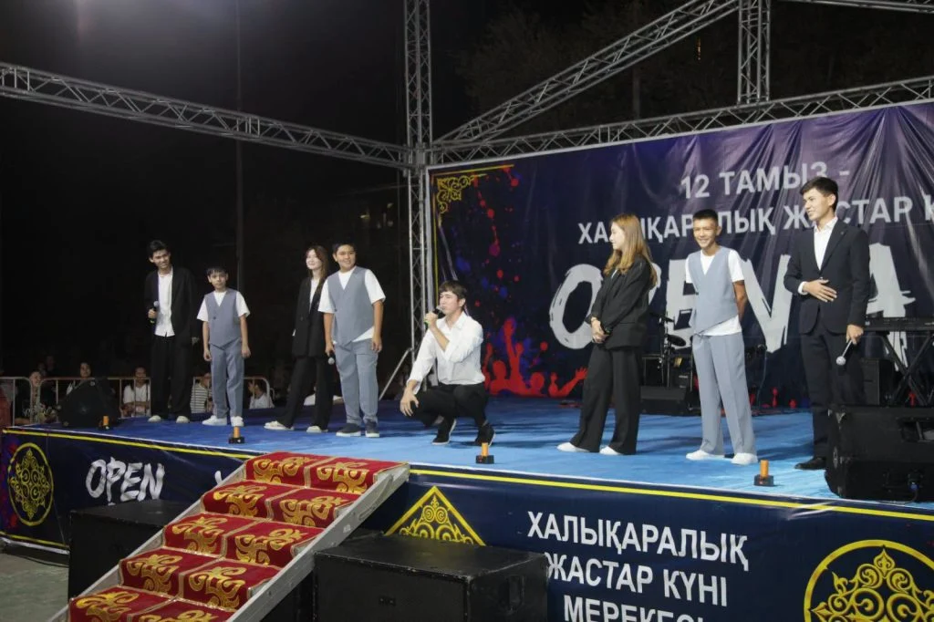Арал аспанында жастардың жалынды үні