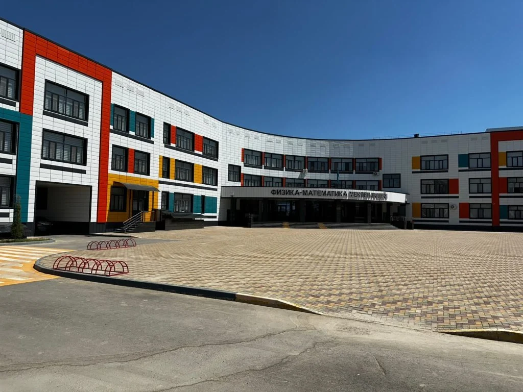 Зәулім ғимараттарда туған жерді түлеткен азаматтардың қолтаңбасы бар